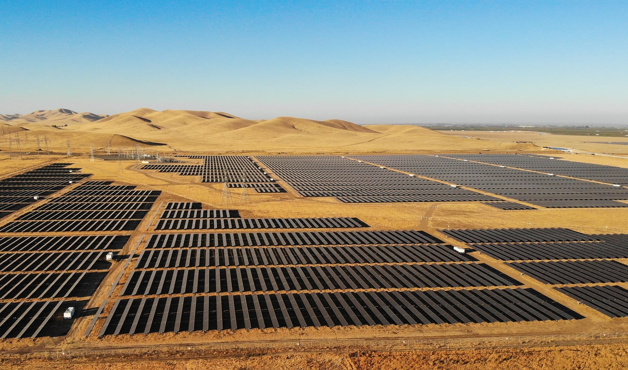 panneaux solaires dans les montagnes