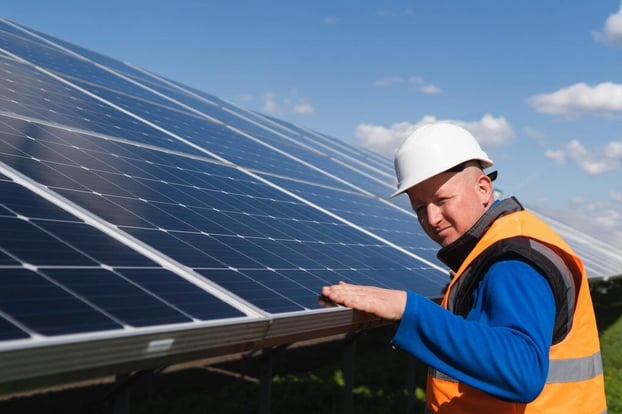 solar-plant-worker-inspecting-photovoltaic-panels-2022-01-31-18-44-01-utc-1024x683