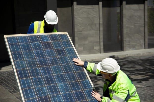 technician-and-solar-cell-2022-03-21-13-38-14-utc-1-1024x683