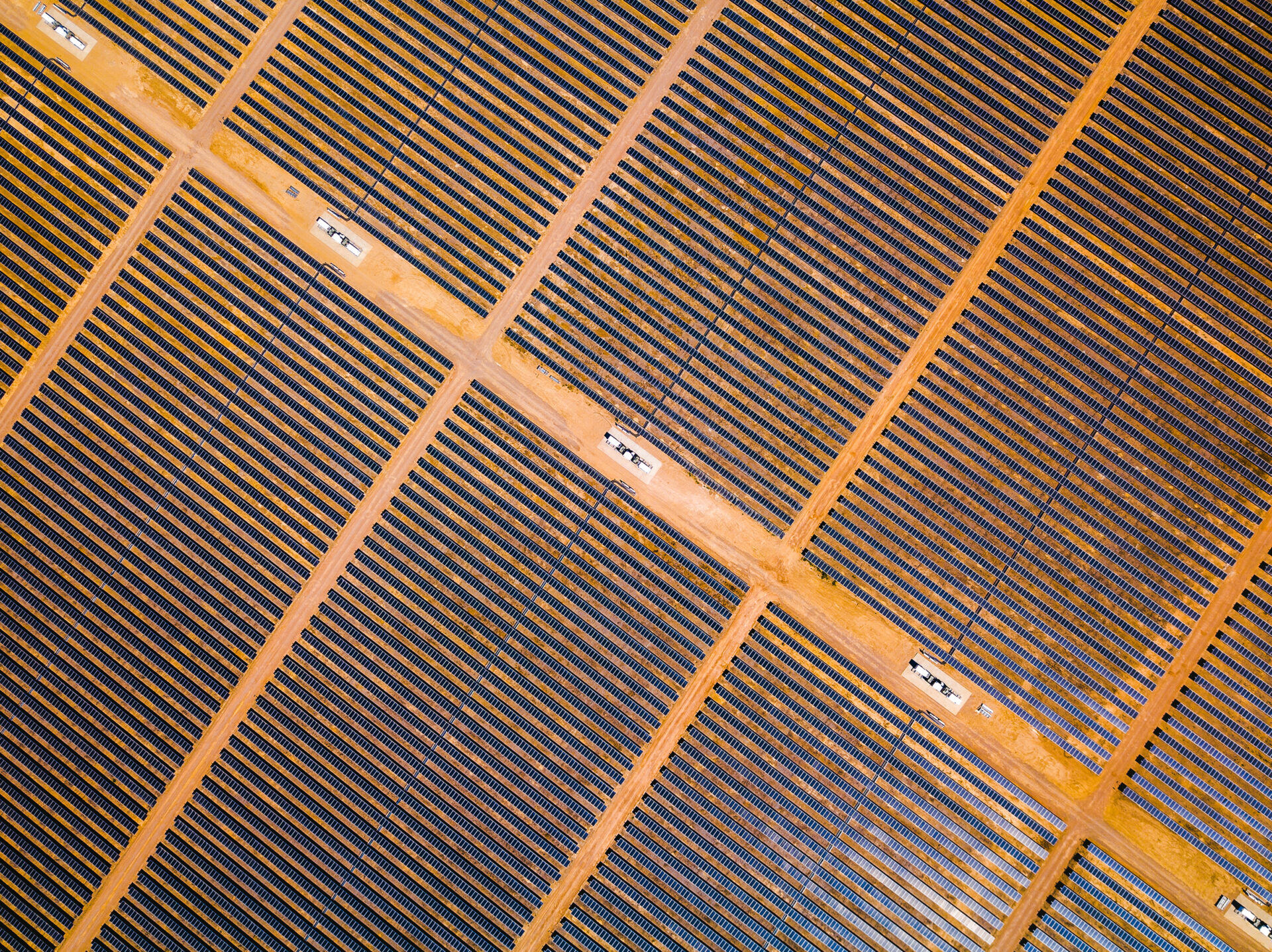 Power Factors met en service le SCADA et le PPC dans trois centrales solaires à l'échelle du service public dans le Queensland, en Australie.